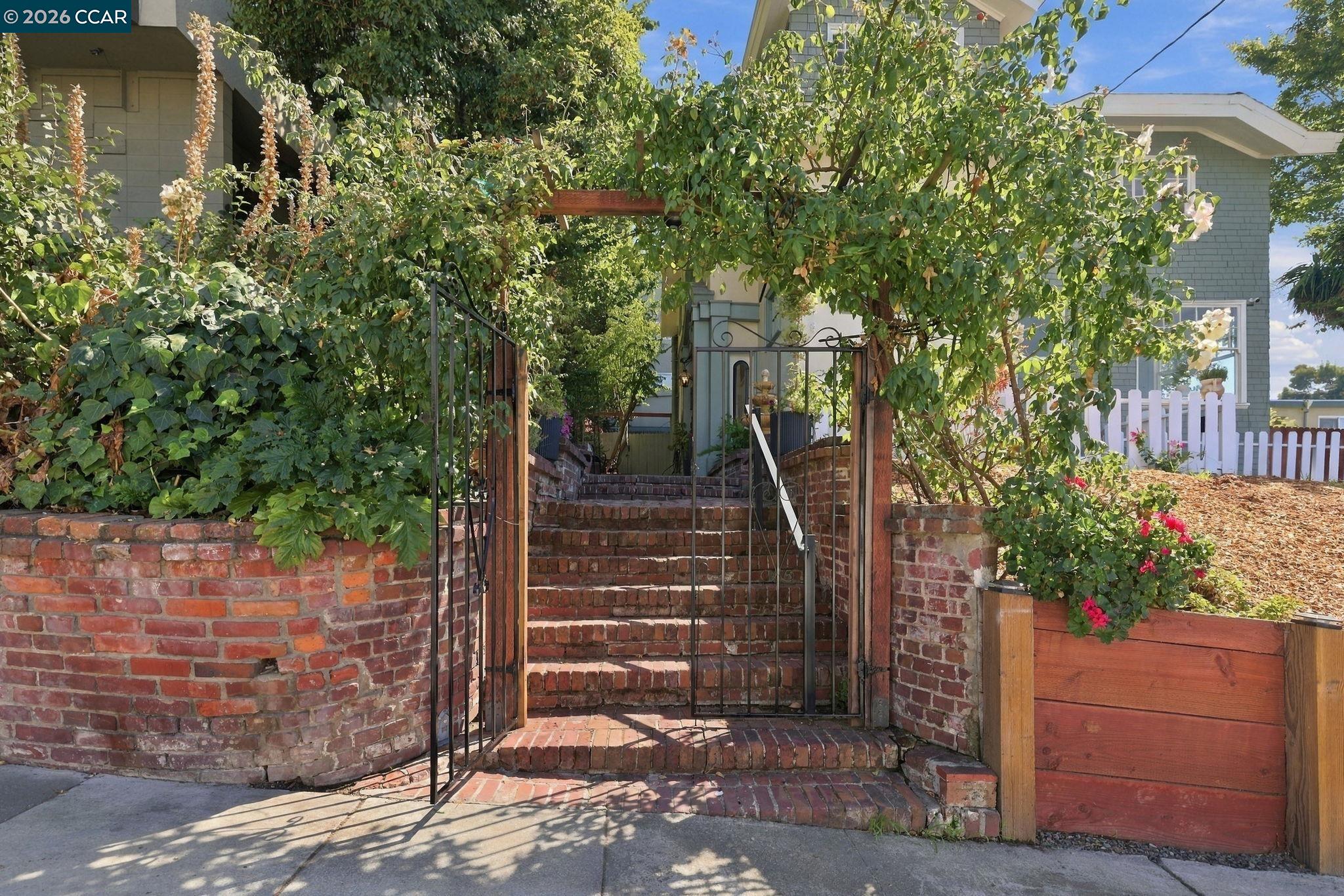 430 Adams St