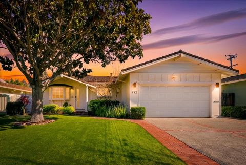 Photo of 992 Hibiscus Lane, San Jose, CA 95117 (MLS # ML82034944)
