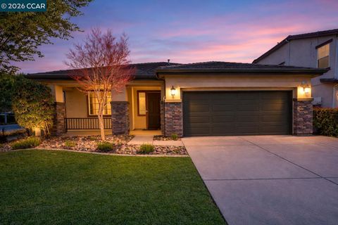 Photo of 598 Falls Way, Fairfield, CA 94534 (MLS # 41124200)