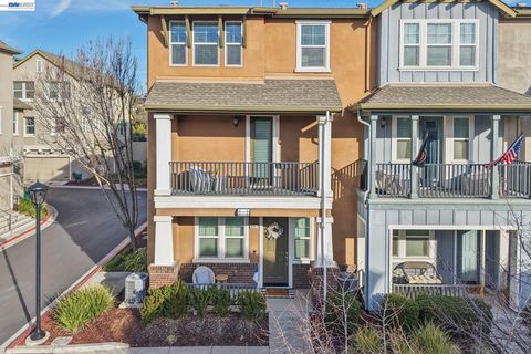 Photo of 3933 Portola Cmn #1, Livermore, CA 94551 (MLS # 41129367)