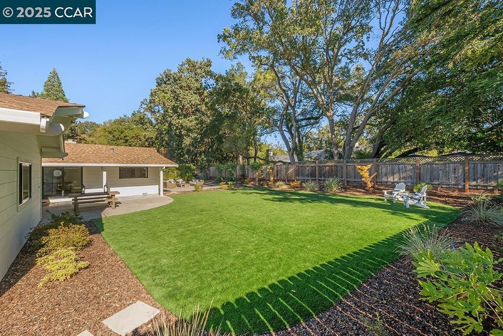 Photo of 24 Brookdale Ct, Lafayette, CA 94549 (MLS # 41116088)