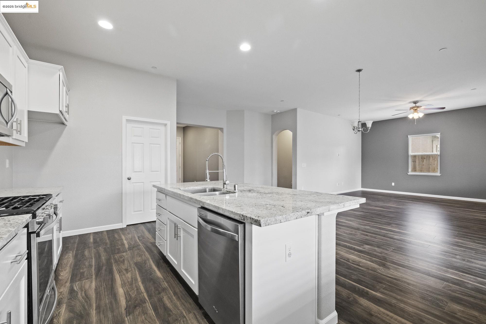 Atwater, California 95301, United States, 4 Bedrooms Bedrooms, ,4 BathroomsBathrooms,Residential,Active,92217