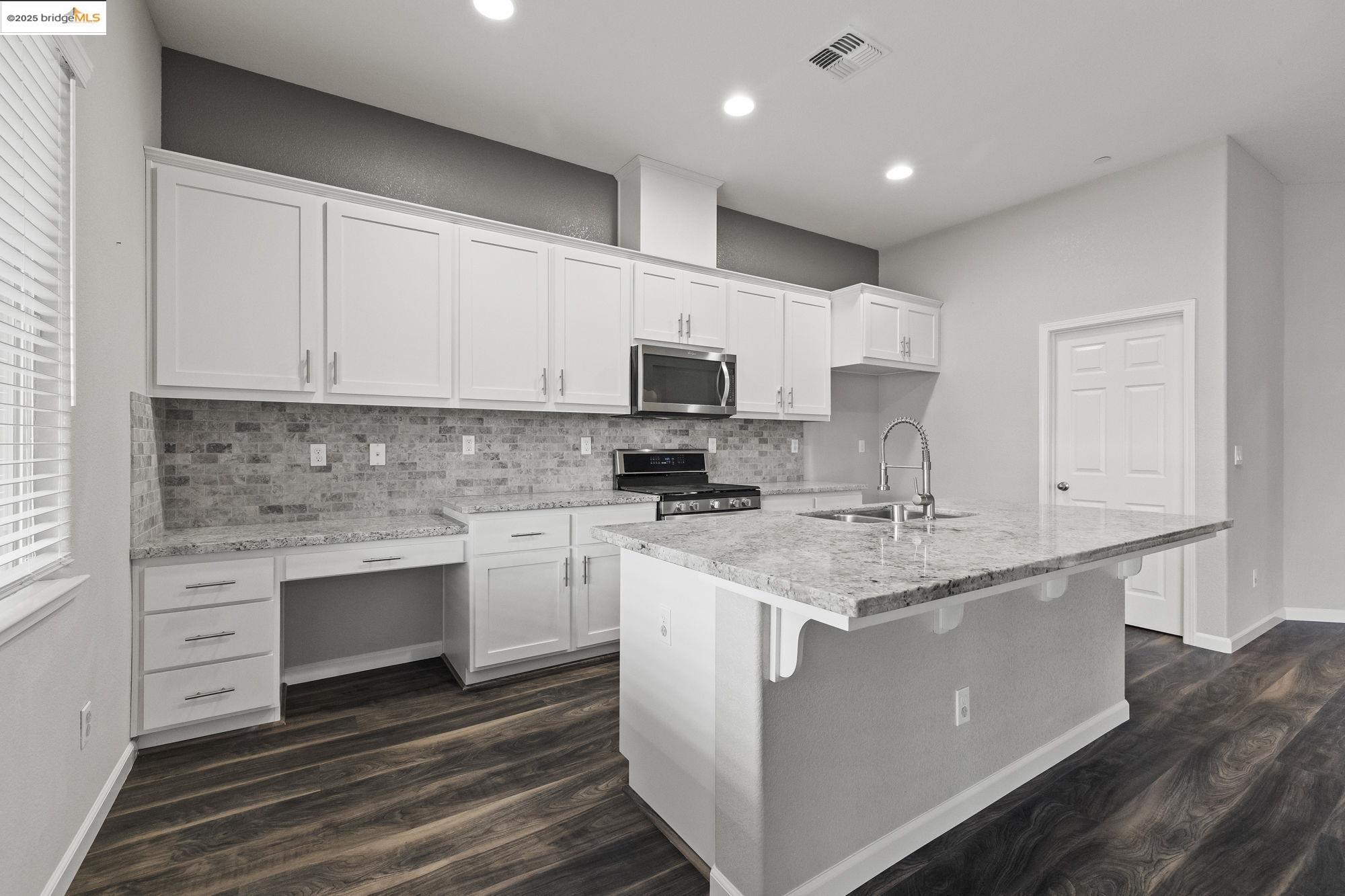 Atwater, California 95301, United States, 4 Bedrooms Bedrooms, ,4 BathroomsBathrooms,Residential,Active,92217