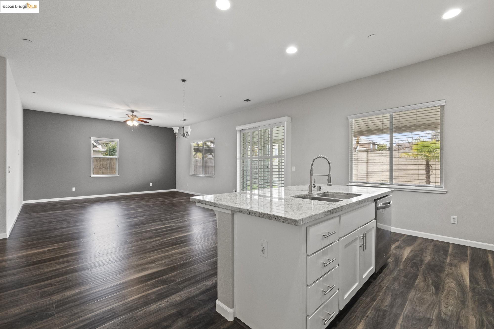 Atwater, California 95301, United States, 4 Bedrooms Bedrooms, ,4 BathroomsBathrooms,Residential,Active,92217