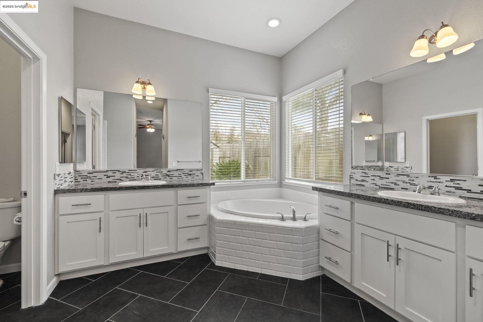 Atwater, California 95301, United States, 4 Bedrooms Bedrooms, ,4 BathroomsBathrooms,Residential,Active,92217