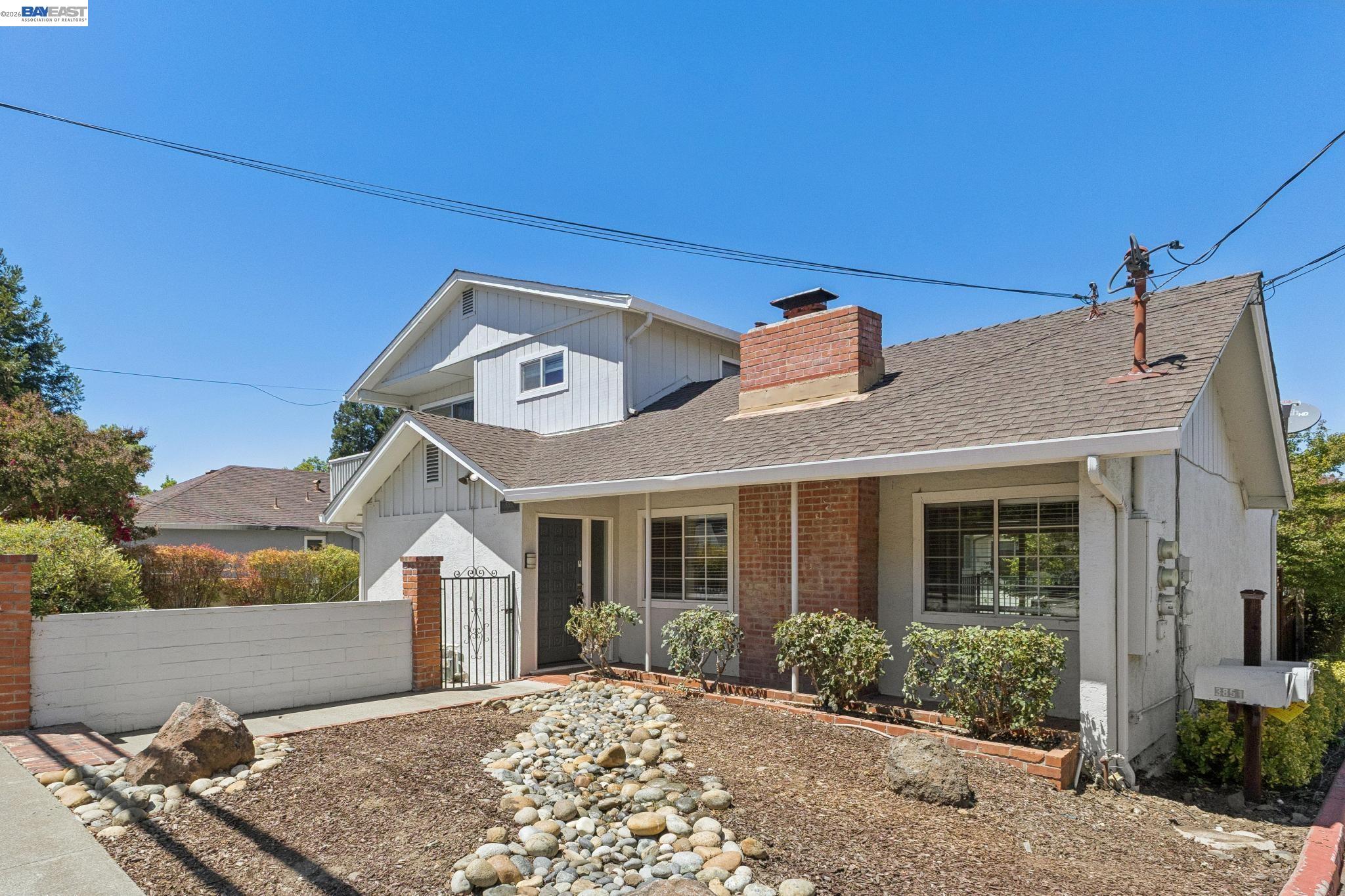 3851 Vineyard Ave