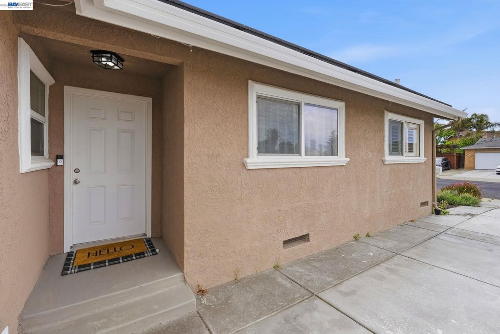Photo of 5616 Crestmont Ave, Livermore, CA 94551 (MLS # 41129223)
