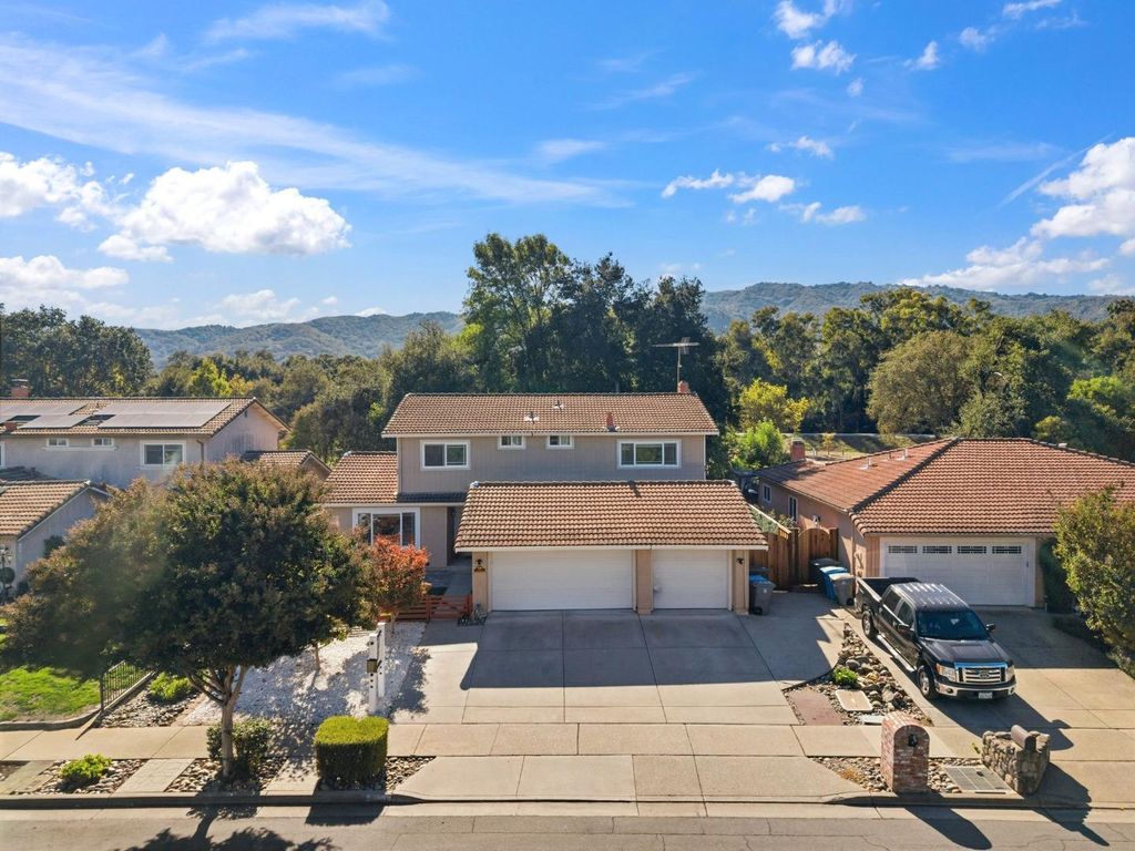 Photo of 7035 Yorktown Drive, Gilroy, CA 95020 (MLS # ML82023967)