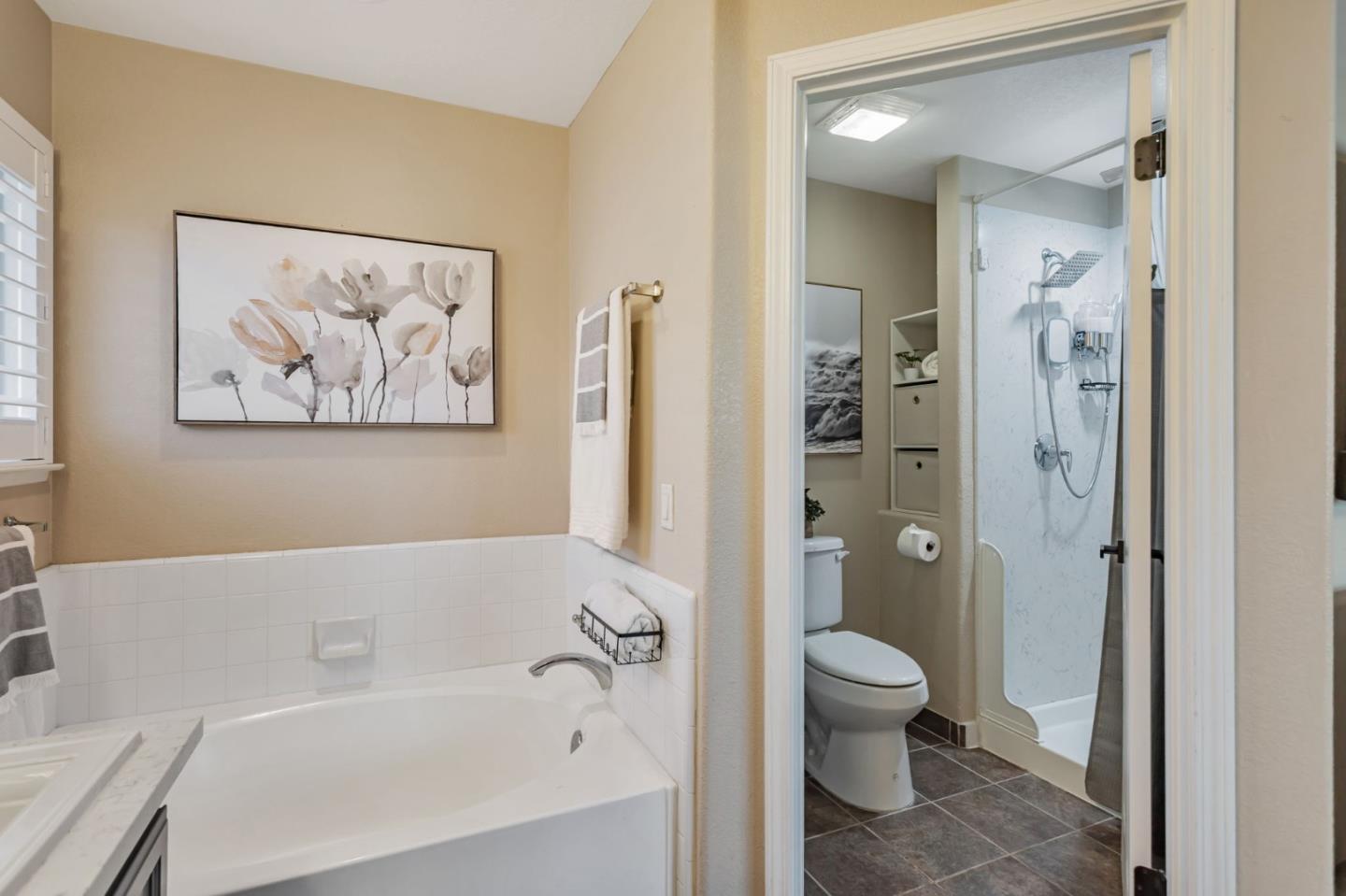 Hollister, California 95023, United States, 4 Bedrooms Bedrooms, ,3 BathroomsBathrooms,Residential,Active,141771