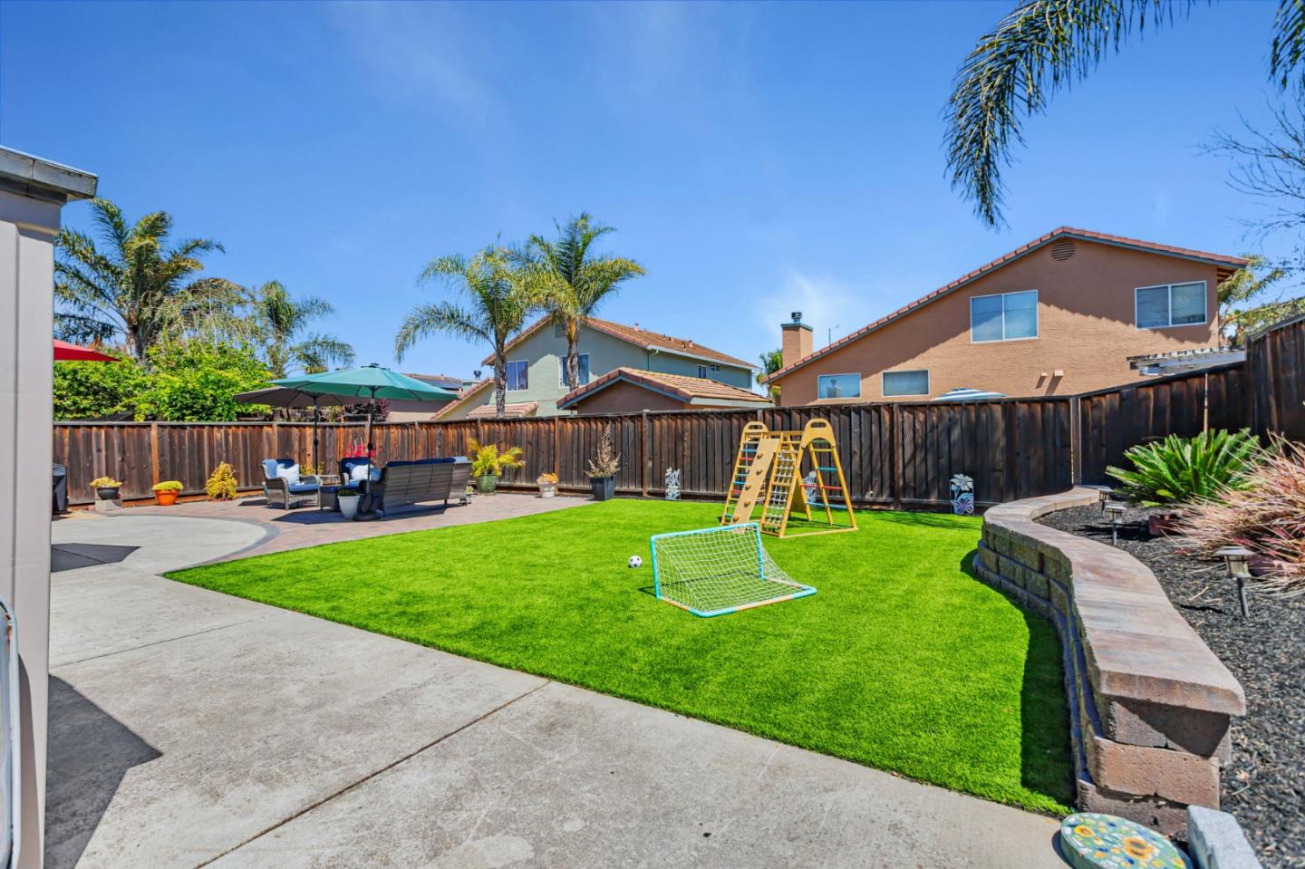 Hollister, California 95023, United States, 4 Bedrooms Bedrooms, ,3 BathroomsBathrooms,Residential,Active,141771