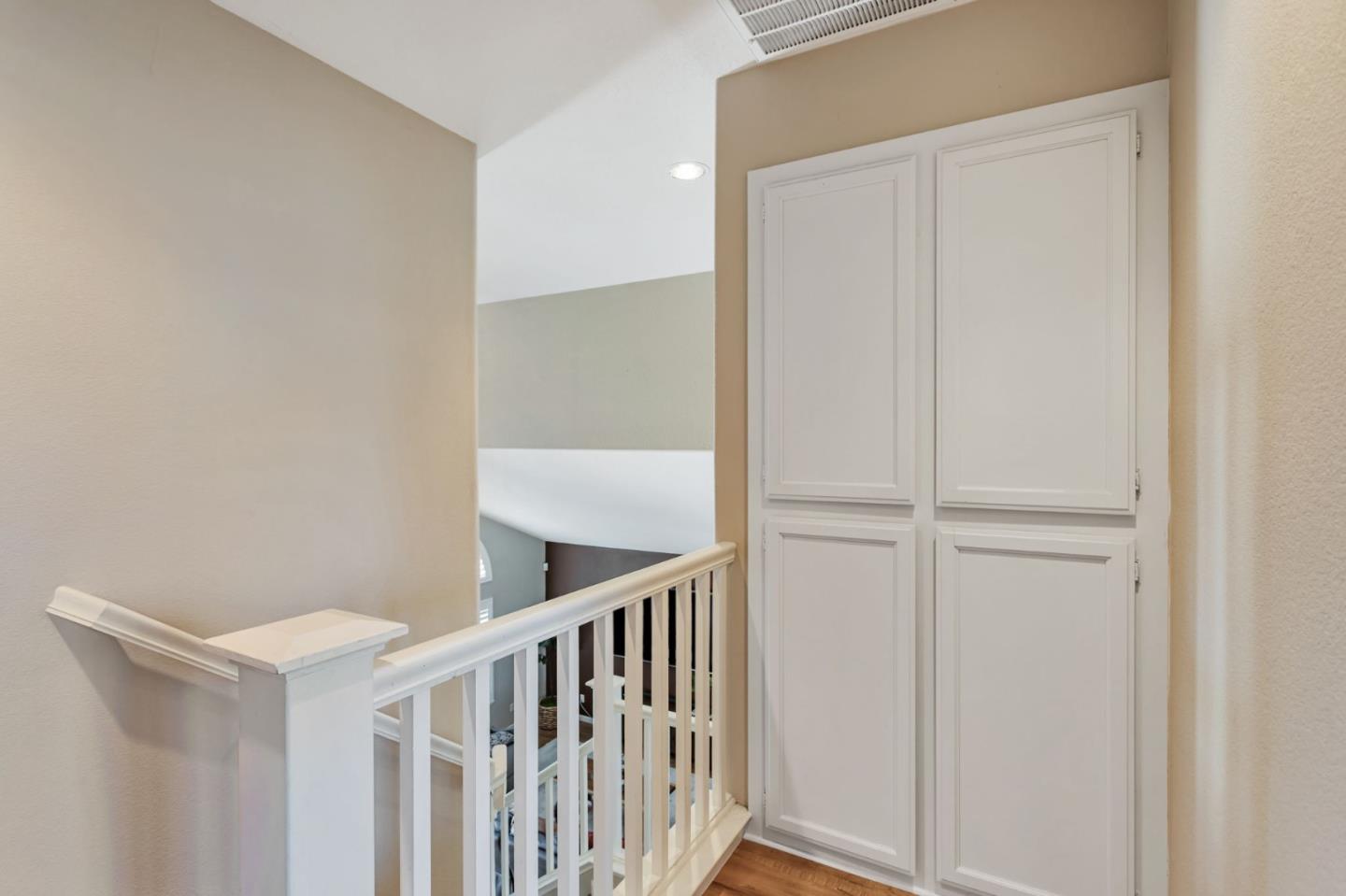 Hollister, California 95023, United States, 4 Bedrooms Bedrooms, ,3 BathroomsBathrooms,Residential,Active,141771