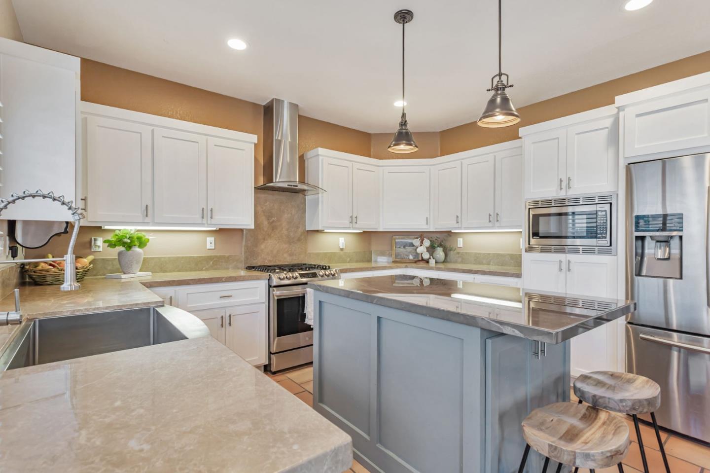 Hollister, California 95023, United States, 4 Bedrooms Bedrooms, ,3 BathroomsBathrooms,Residential,Active,141771