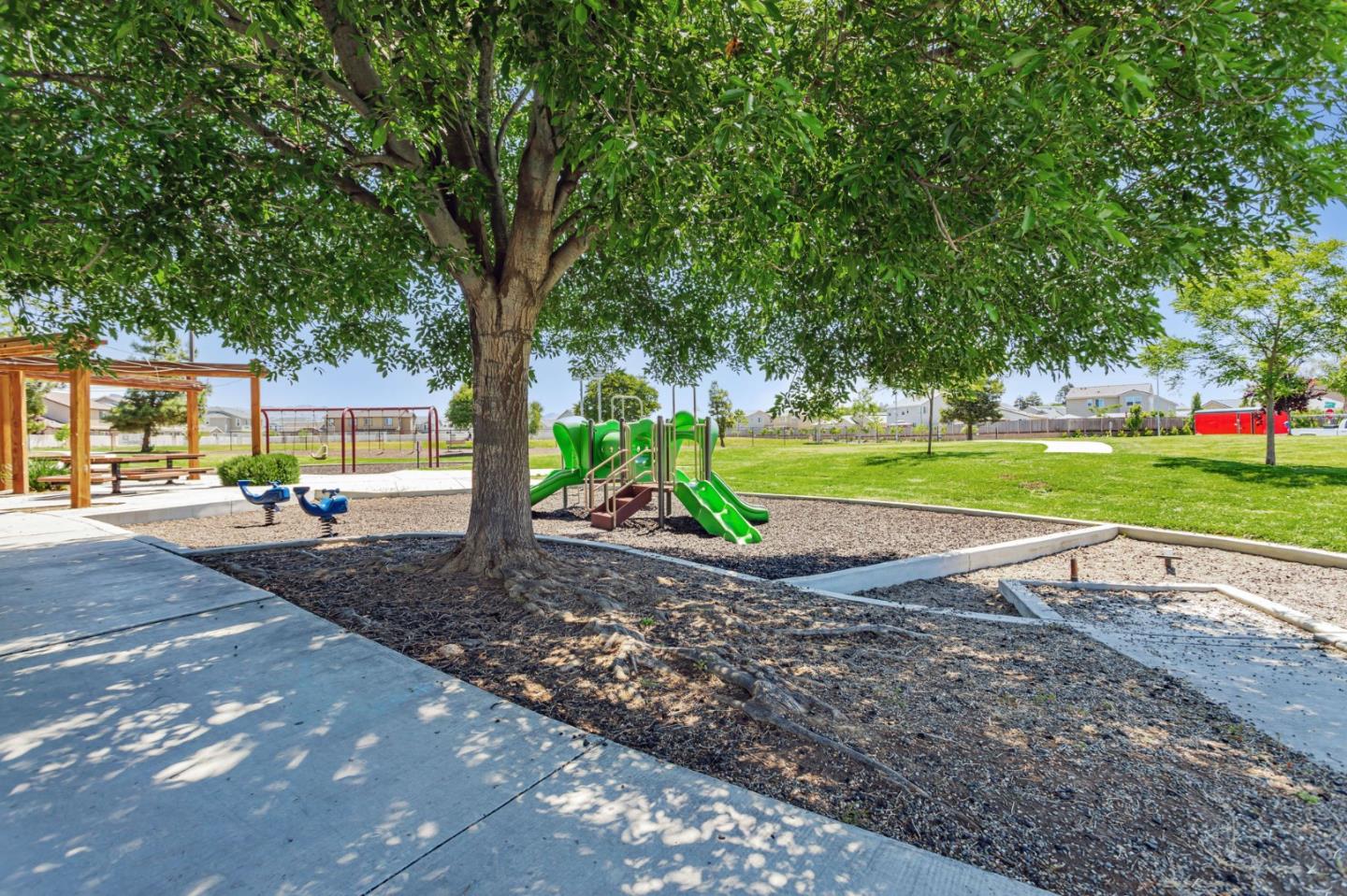 Hollister, California 95023, United States, 4 Bedrooms Bedrooms, ,3 BathroomsBathrooms,Residential,Active,141771