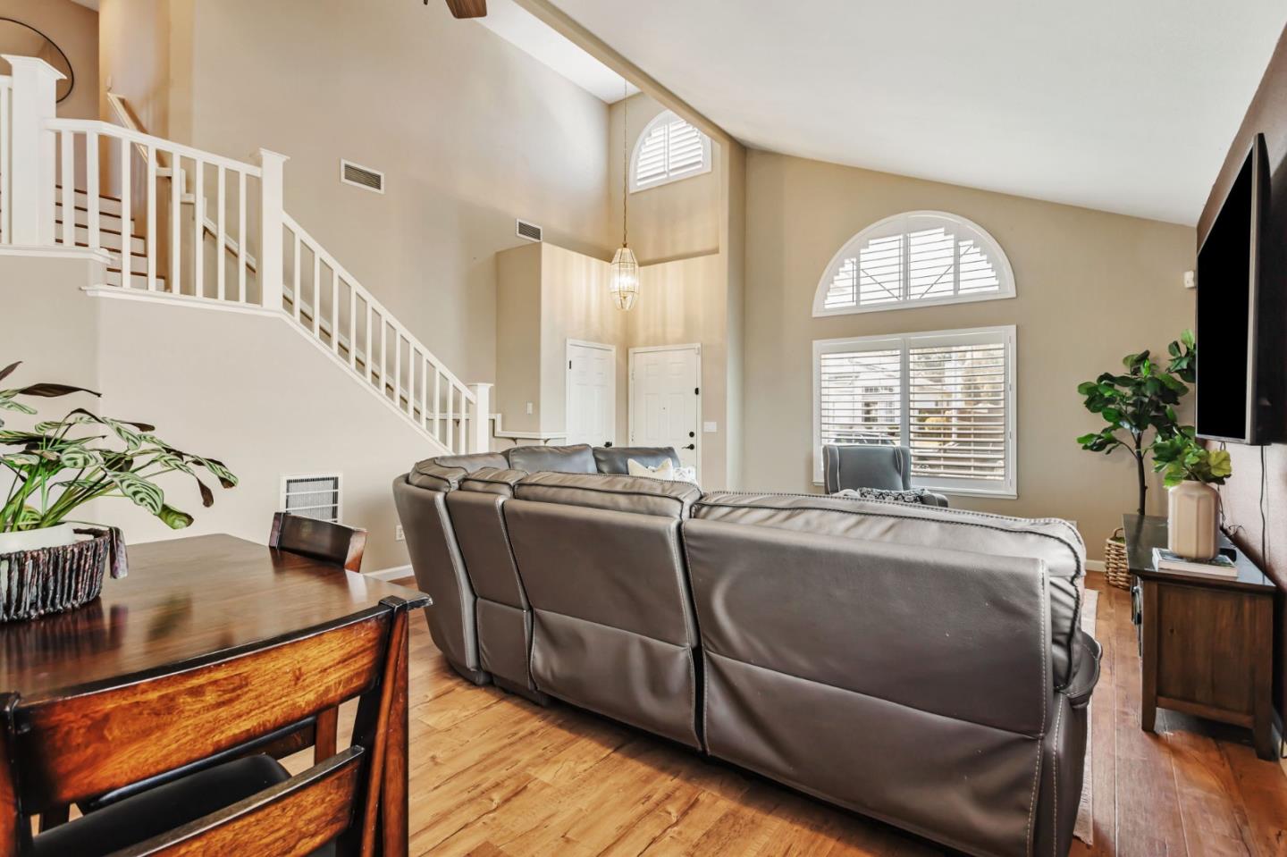 Hollister, California 95023, United States, 4 Bedrooms Bedrooms, ,3 BathroomsBathrooms,Residential,Active,141771