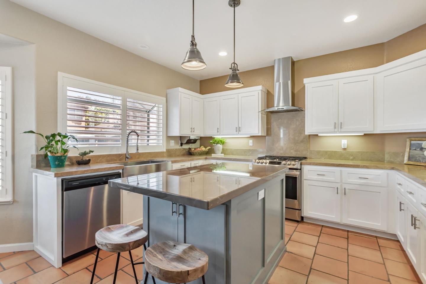 Hollister, California 95023, United States, 4 Bedrooms Bedrooms, ,3 BathroomsBathrooms,Residential,Active,141771