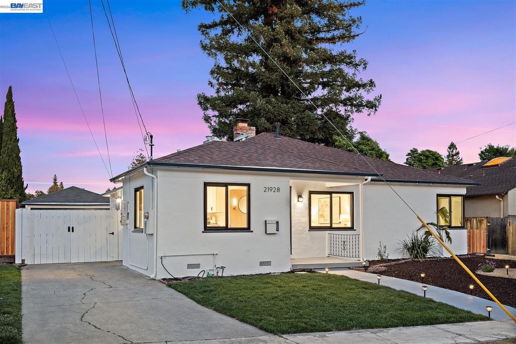 Photo of 21928 Baywood Ave, Castro Valley, CA 94546 (MLS # 41127427)