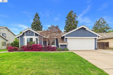 Photo of 9953 Mangos Dr, San Ramon, CA 94583 (MLS # 41125496)