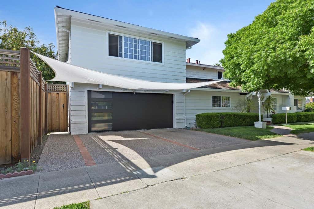 Photo of 2610 Carson Street, Redwood City, CA 94061 (MLS # ML82058642)