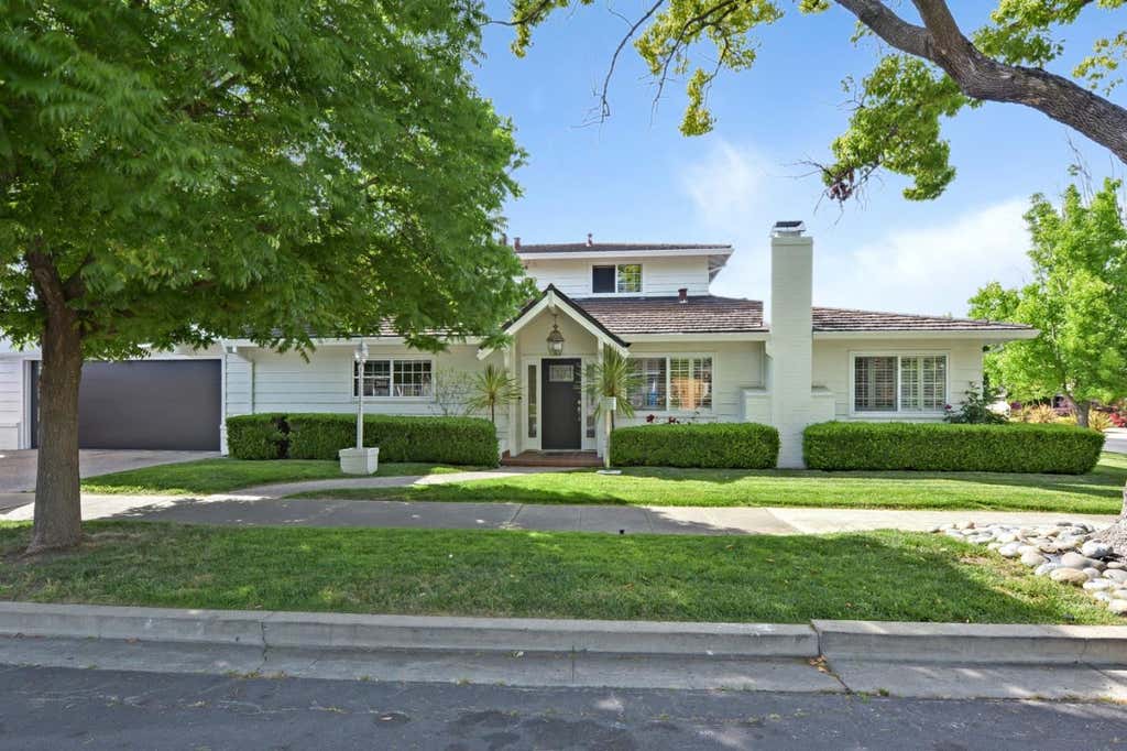 Photo of 2610 Carson Street, Redwood City, CA 94061 (MLS # ML82058642)