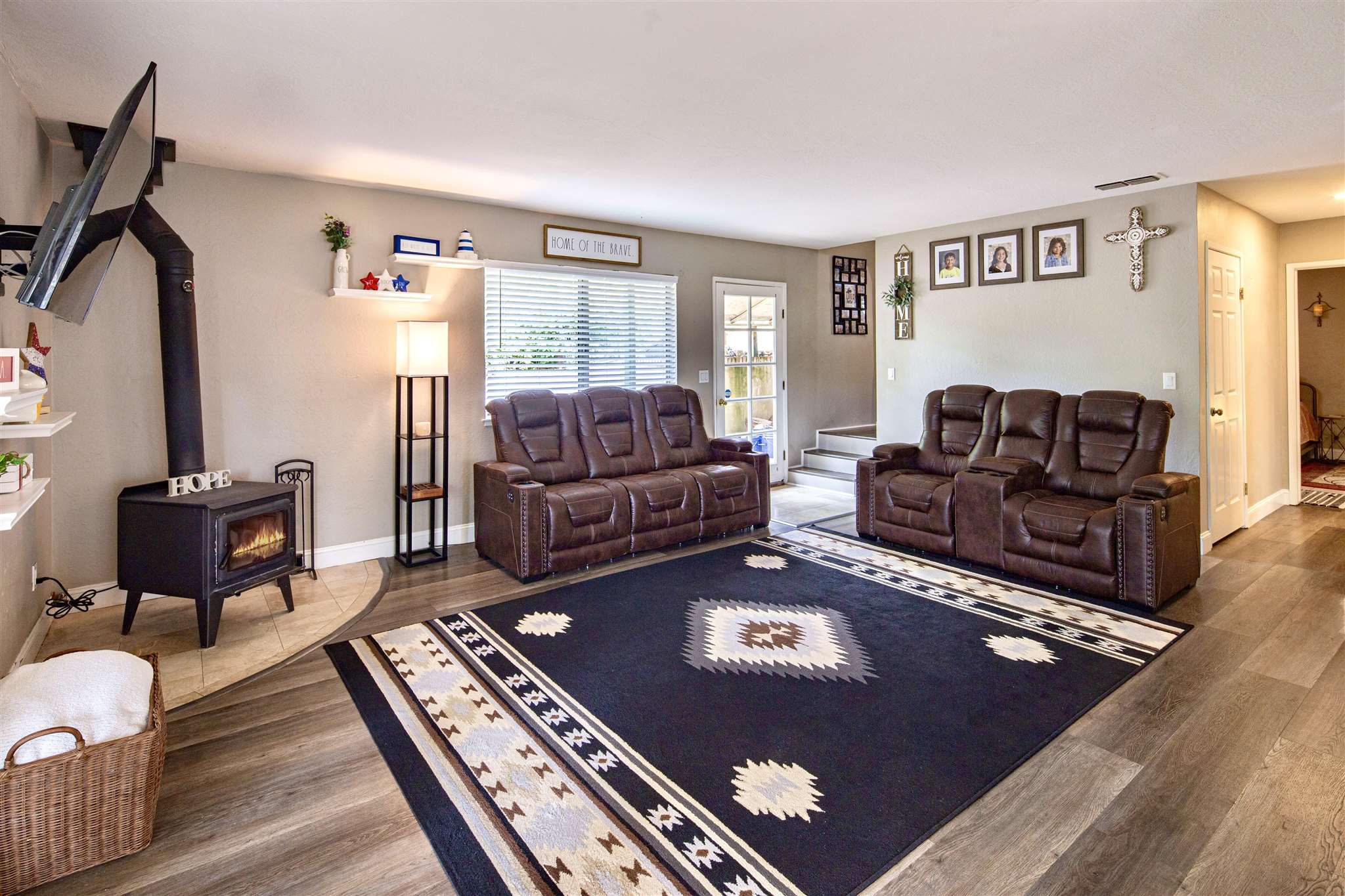 Sonora, California 95370, United States, 3 Bedrooms Bedrooms, ,3 BathroomsBathrooms,Residential,Active,22039