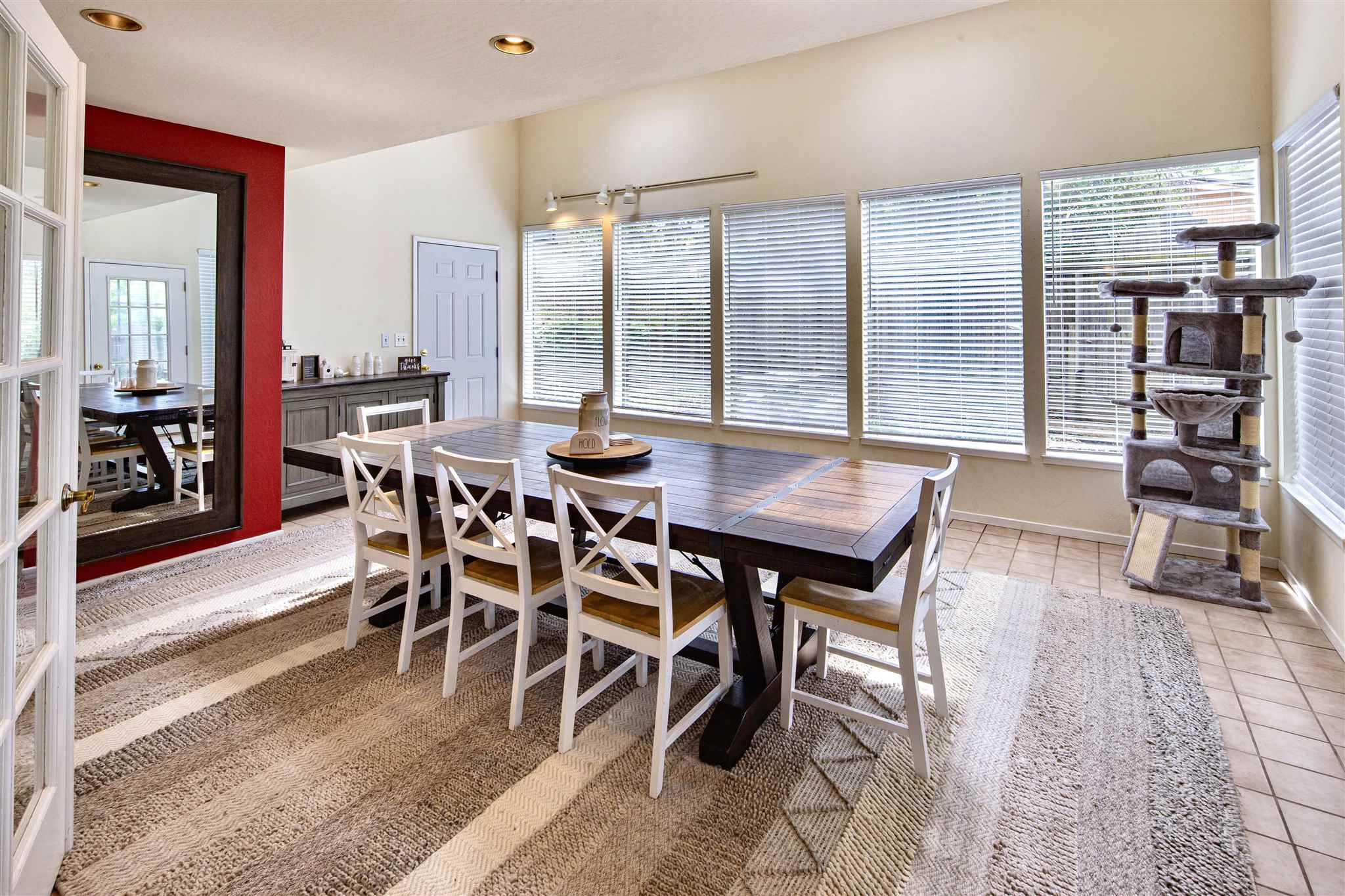 Sonora, California 95370, United States, 3 Bedrooms Bedrooms, ,3 BathroomsBathrooms,Residential,Active,22039