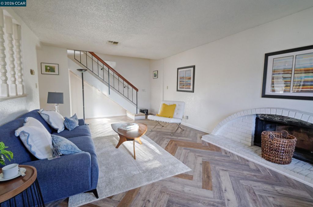 Photo of 2585 El Portal Dr #C, San Pablo, CA 94806 (MLS # 41128865)