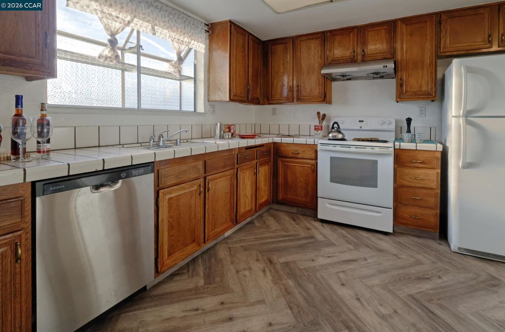 Photo of 2585 El Portal Dr #C, San Pablo, CA 94806 (MLS # 41128865)