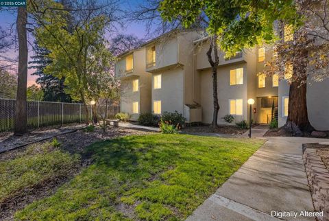 Photo of 2724 Oak Rd #86, Walnut Creek, CA 94597 (MLS # 41125639)