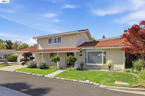 Photo of 320 Appian Way, Union City, CA 94587 (MLS # 41132758)