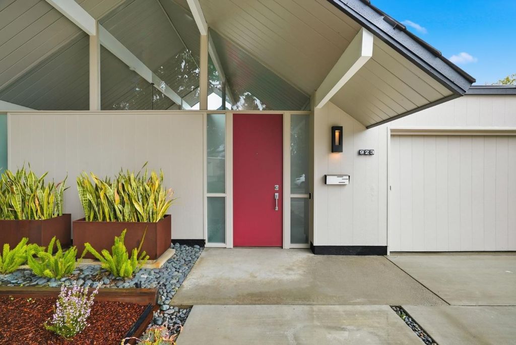 Photo of 923 Mackenzie Drive, Sunnyvale, CA 94087 (MLS # ML82035335)