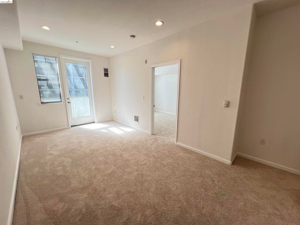 Photo of 989 Franklin St #621, Oakland, CA 94607 (MLS # 41127620)