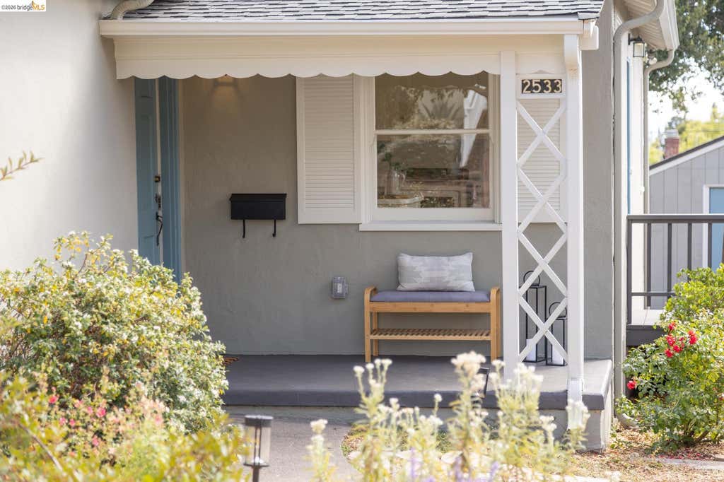 Photo of 2533 Rampart St, Oakland, CA 94602 (MLS # 41145654)