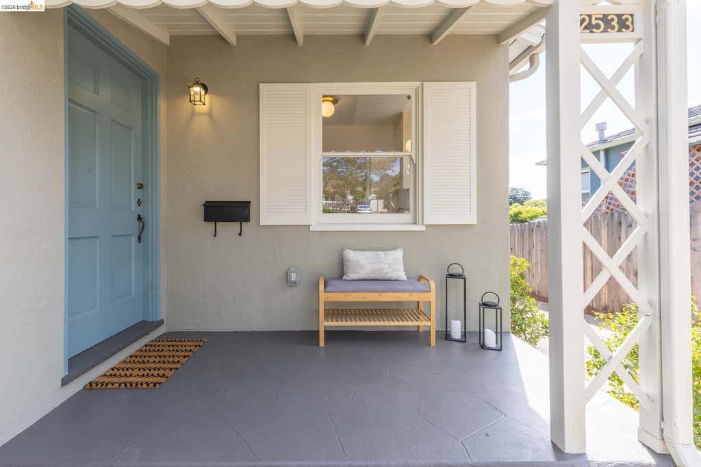 Photo of 2533 Rampart St, Oakland, CA 94602 (MLS # 41145654)
