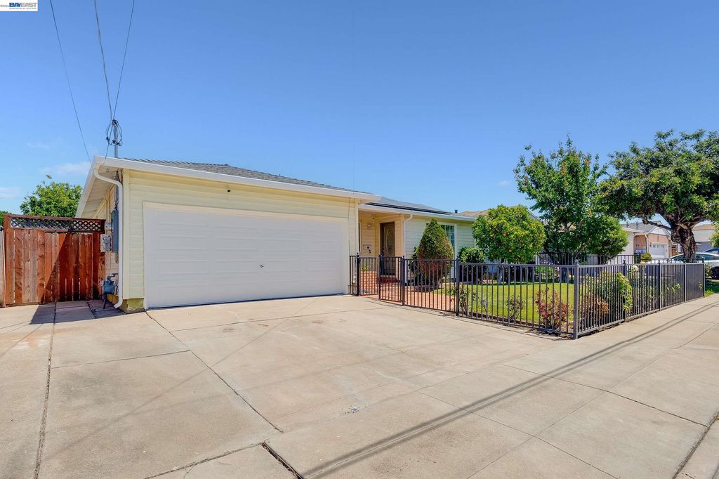 Photo of 36122 Magellan Dr, Fremont, CA 94536 (MLS # 41135345)