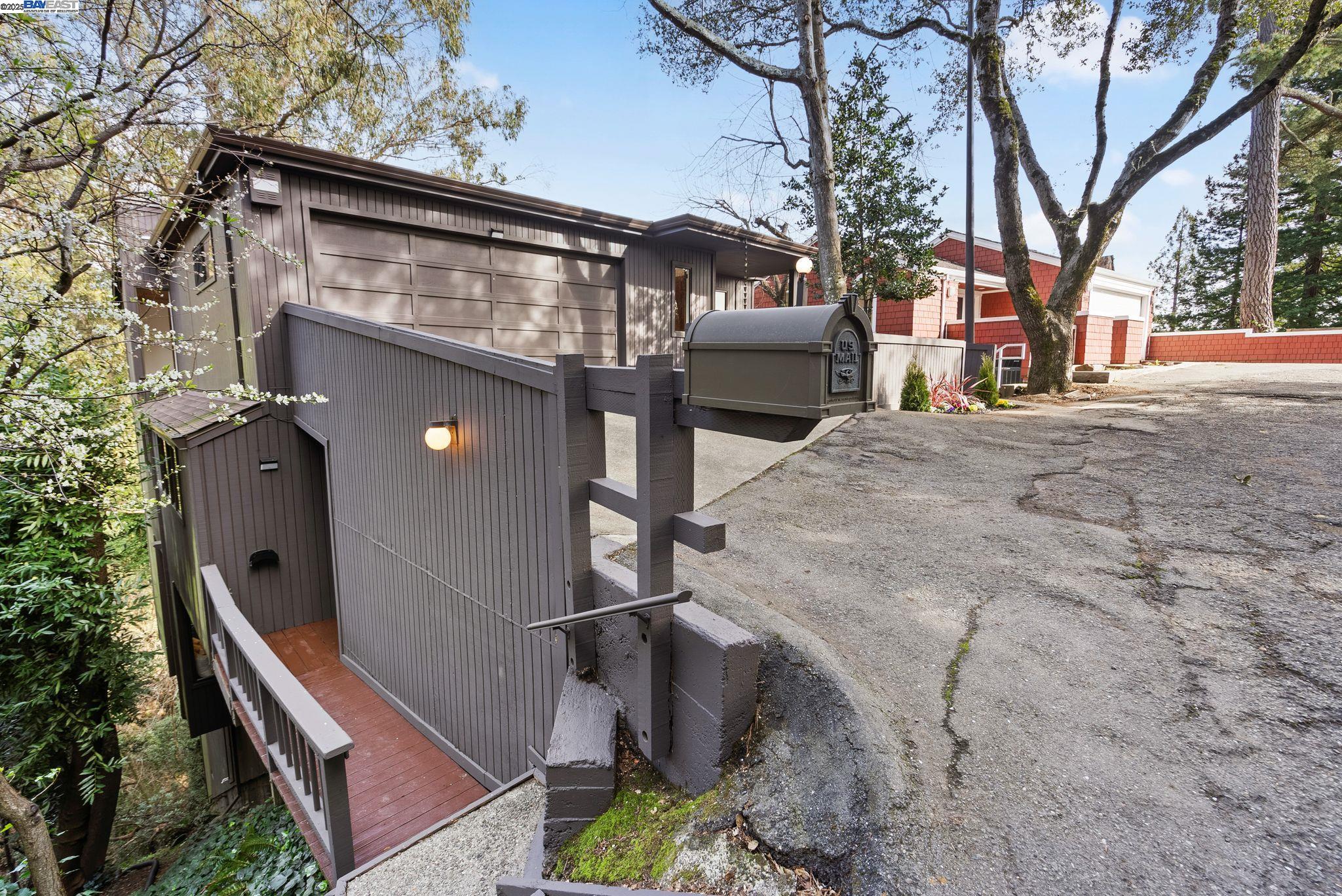 6425 Zinn Dr