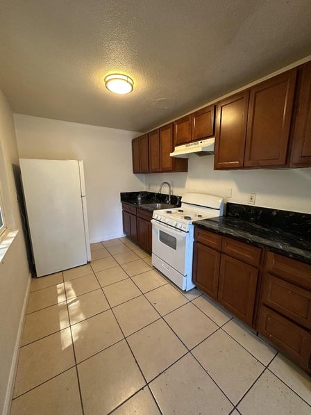 999 ARCADE BLVD — listing photo 4