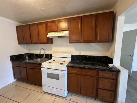 999 ARCADE BLVD — listing photo 6