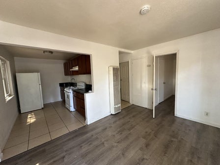 999 ARCADE BLVD — listing photo 2