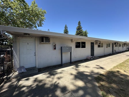 999 ARCADE BLVD — listing photo 1
