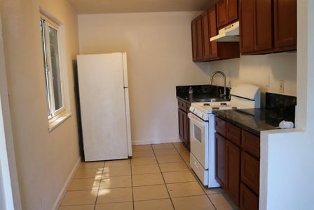 999 ARCADE BLVD — listing photo 3