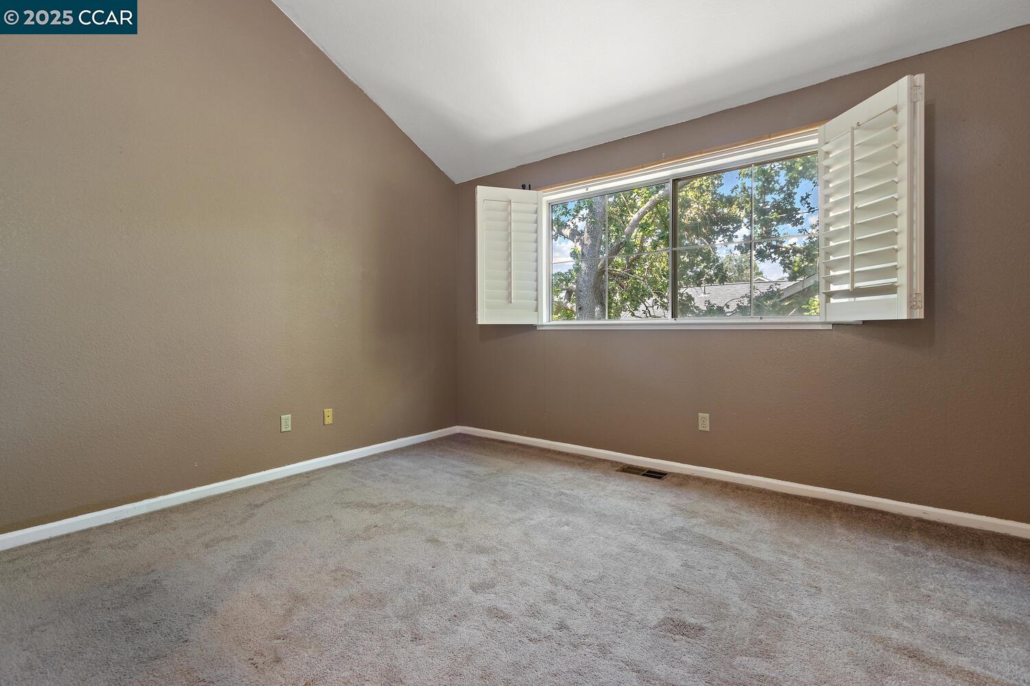 Martinez, California 94553, United States, 2 Bedrooms Bedrooms, ,3 BathroomsBathrooms,Residential,Active,163019