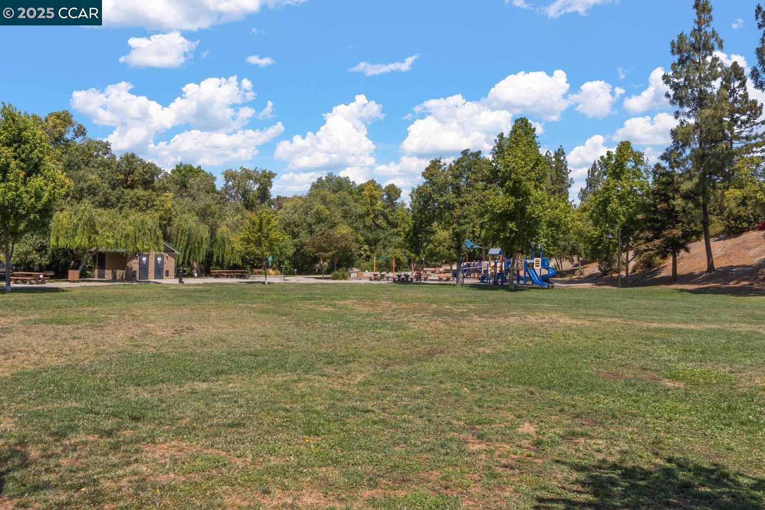 Martinez, California 94553, United States, 2 Bedrooms Bedrooms, ,3 BathroomsBathrooms,Residential,Active,163019