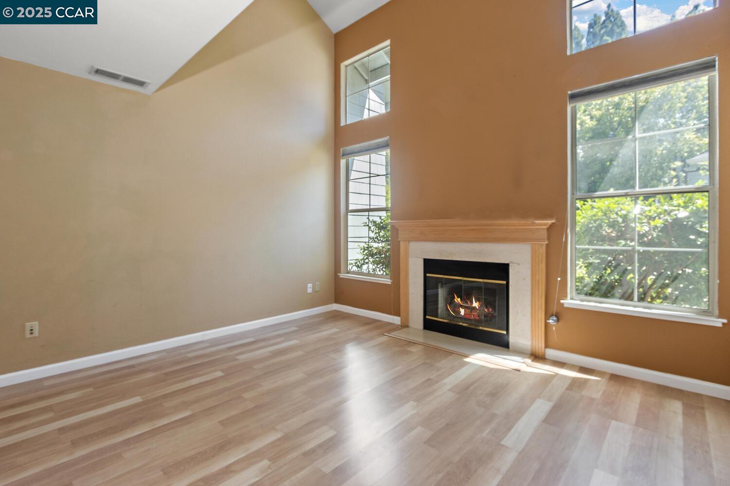 Martinez, California 94553, United States, 2 Bedrooms Bedrooms, ,3 BathroomsBathrooms,Residential,Active,163019