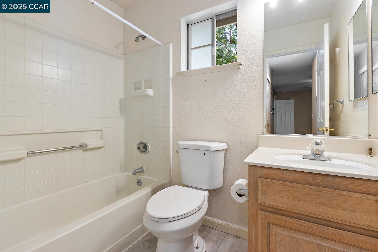 Martinez, California 94553, United States, 2 Bedrooms Bedrooms, ,3 BathroomsBathrooms,Residential,Active,163019