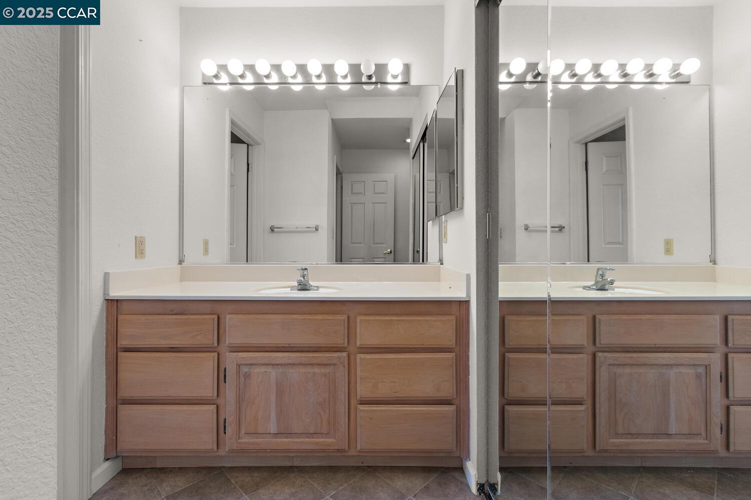 Martinez, California 94553, United States, 2 Bedrooms Bedrooms, ,3 BathroomsBathrooms,Residential,Active,163019