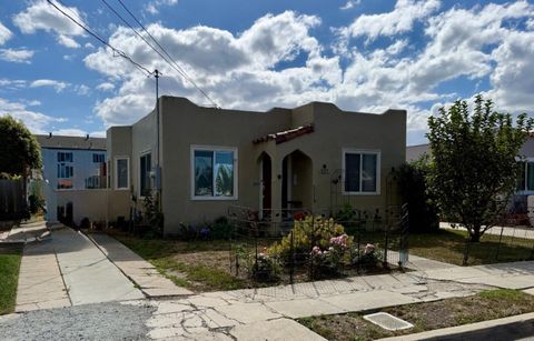 Photo of 527 Park Street, Salinas, CA 93901 (MLS # ML82024391)