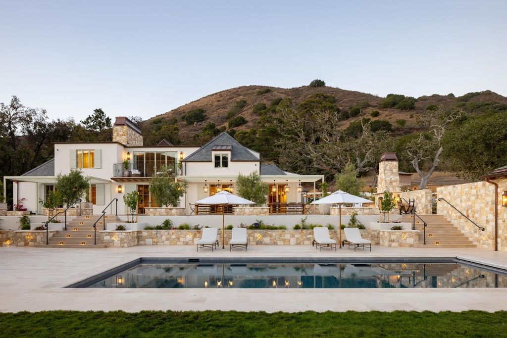 Photo of 10 Encina Drive, Carmel Valley, CA 93924 (MLS # ML82023319)