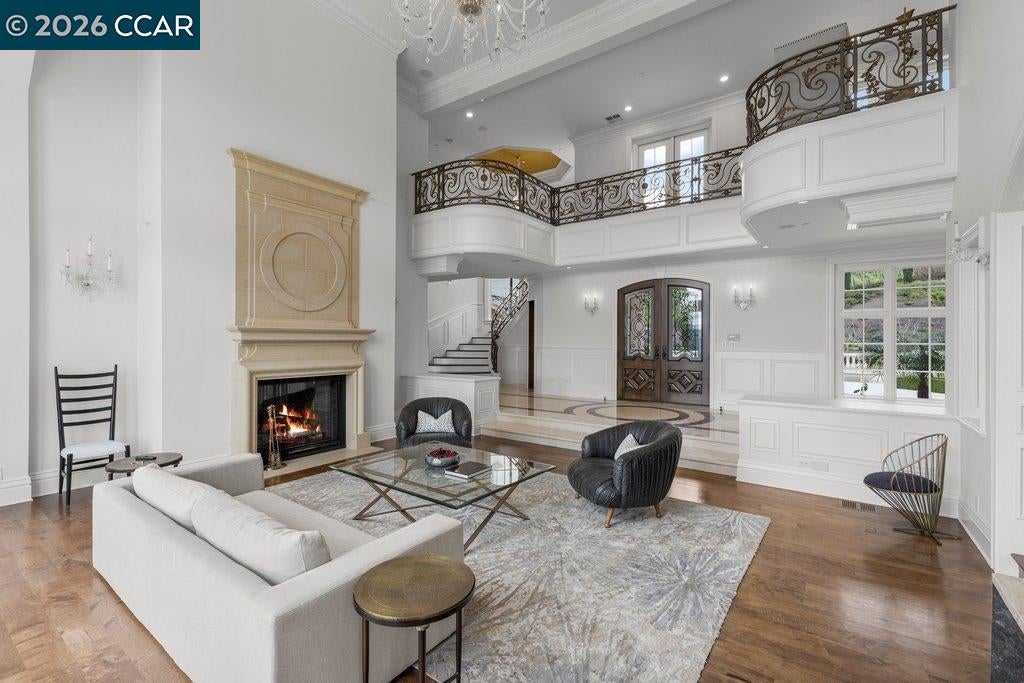 10 Serenity Ln