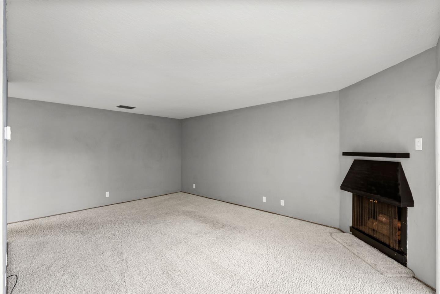 Los Gatos, California 95032, United States, 2 Bedrooms Bedrooms, ,3 BathroomsBathrooms,Residential,Active,20177