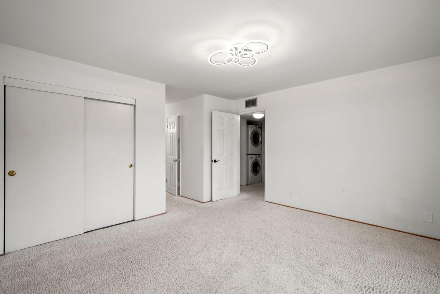 Los Gatos, California 95032, United States, 2 Bedrooms Bedrooms, ,3 BathroomsBathrooms,Residential,Active,20177